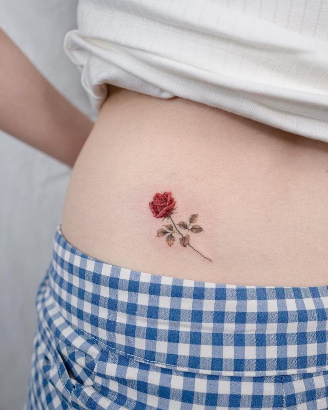 tattoo femenino flor pequena 03