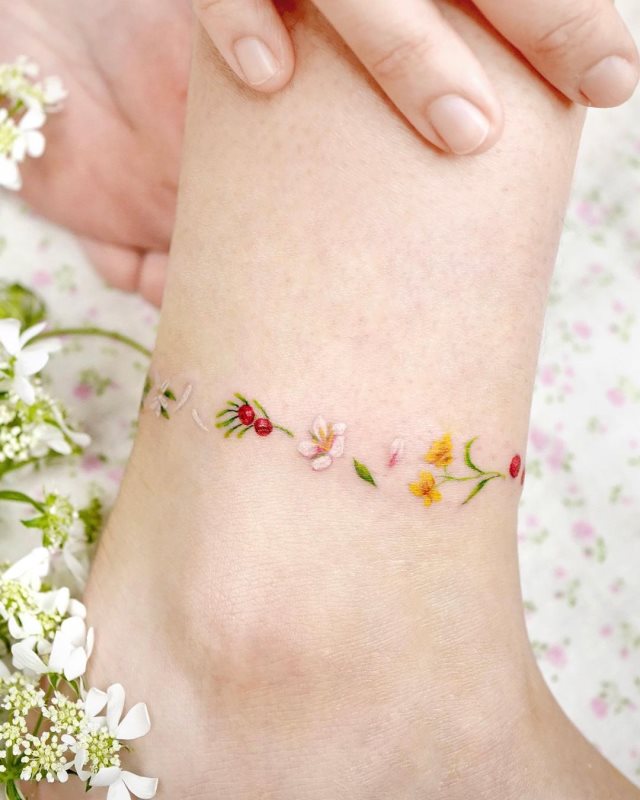 tattoo femenino flor pequena 07