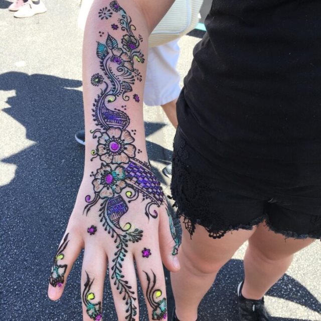 tattoo femenino hecho de henna 04