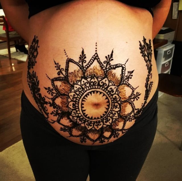 tattoo femenino hecho de henna 05