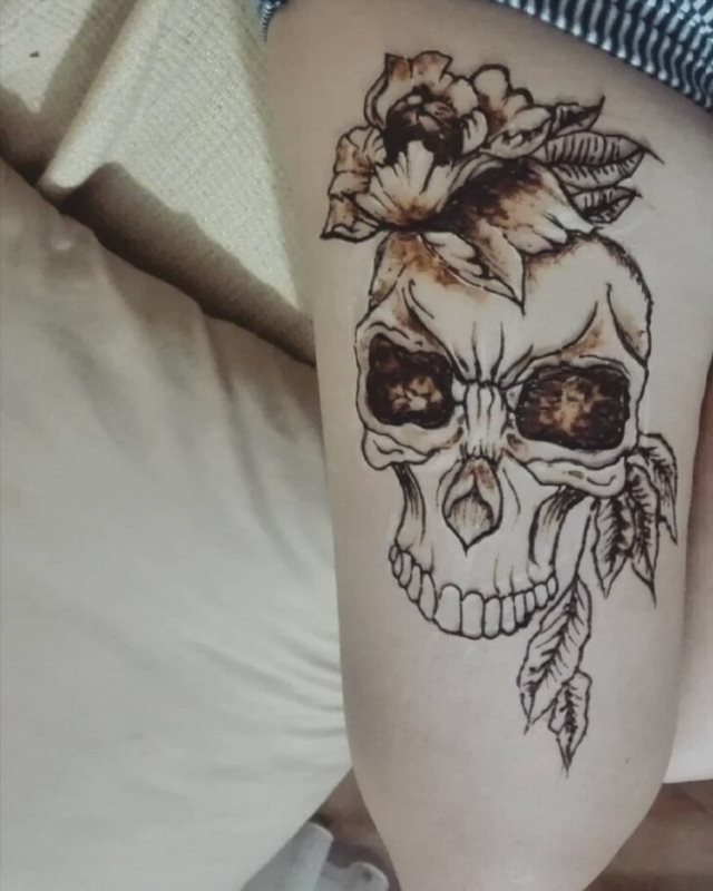 tattoo femenino hecho de henna 14