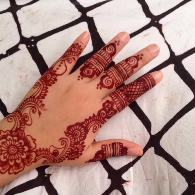 tattoo femenino hecho de henna 15