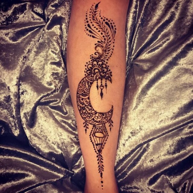 tattoo femenino hecho de henna 16