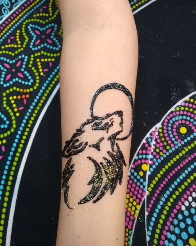 tattoo femenino hecho de henna 20