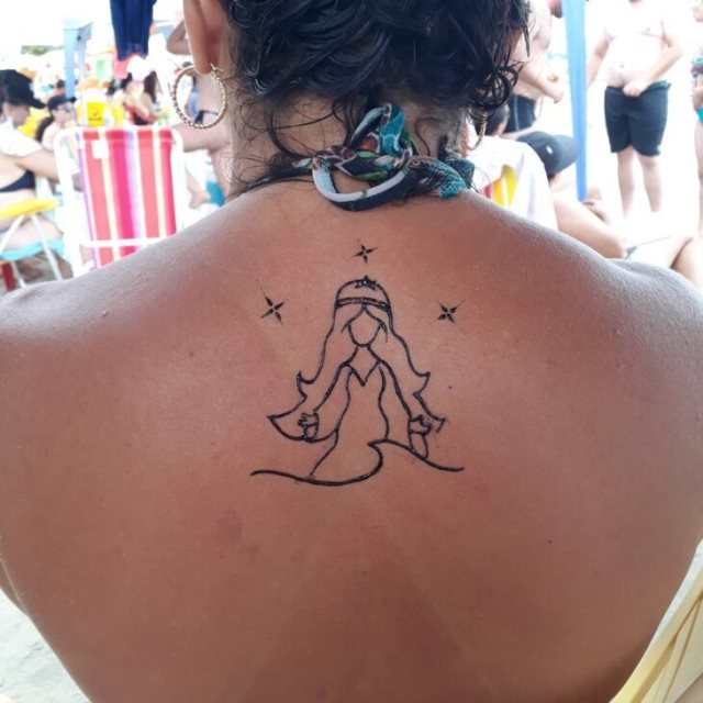 tattoo femenino hecho de henna 33