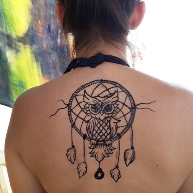 tattoo femenino hecho de henna 34