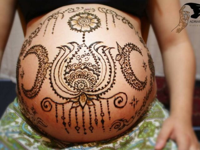 tattoo femenino hecho de henna 38