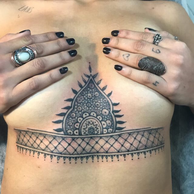 tattoo femenino hindu 09