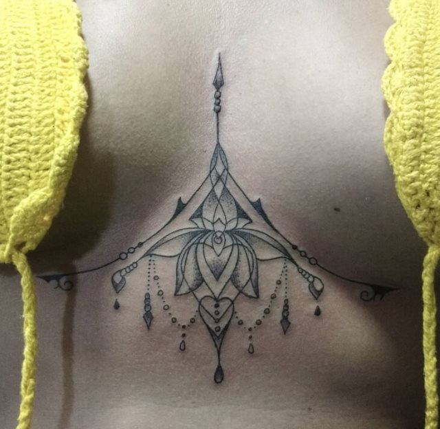 tattoo femenino hindu 10