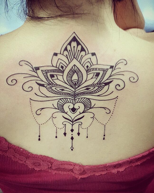 tattoo femenino hindu 12