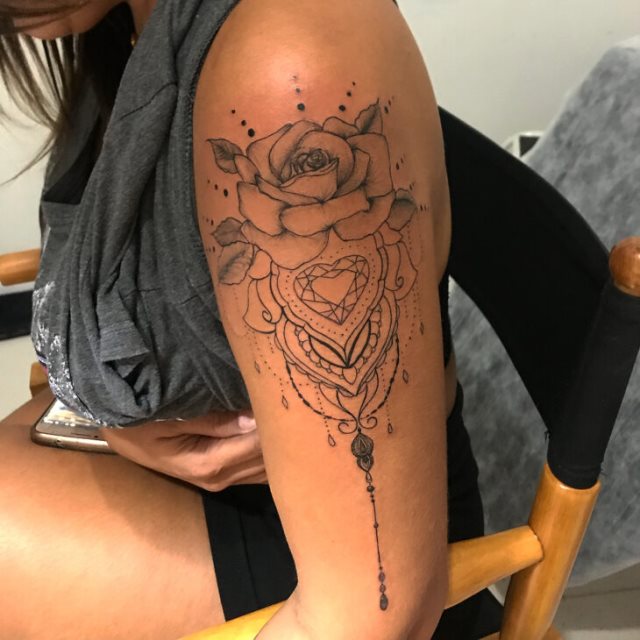 tattoo femenino hindu 18