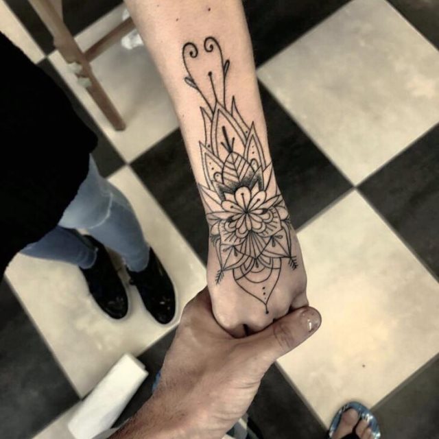 tattoo femenino hindu 22