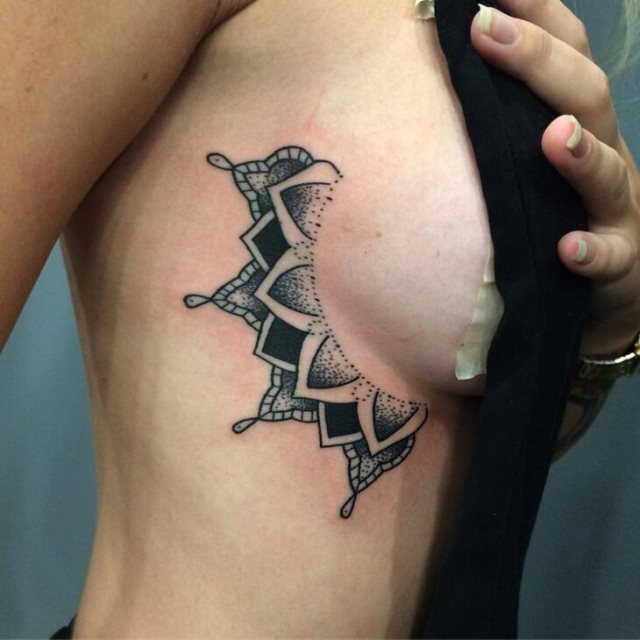 tattoo femenino hindu 30
