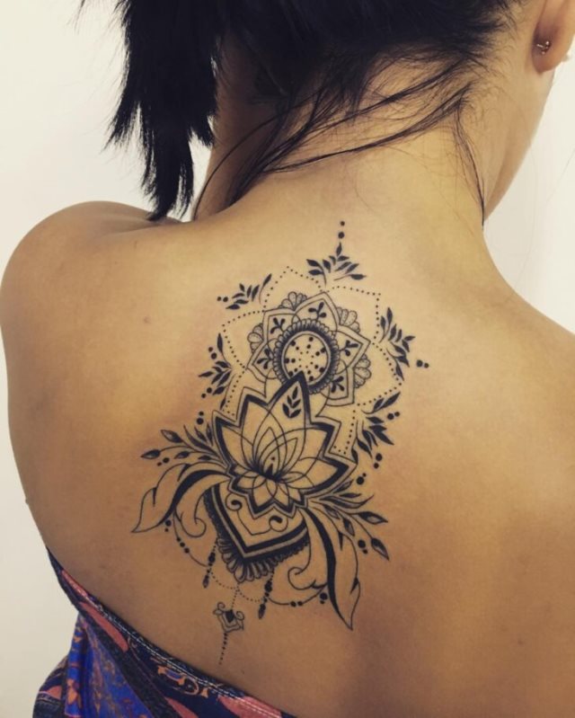 tattoo femenino hindu 32