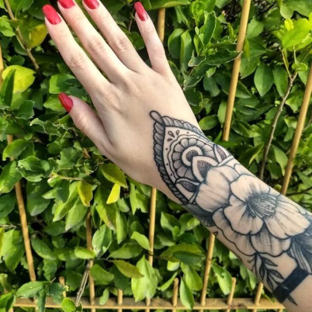 tattoo femenino hindu 37