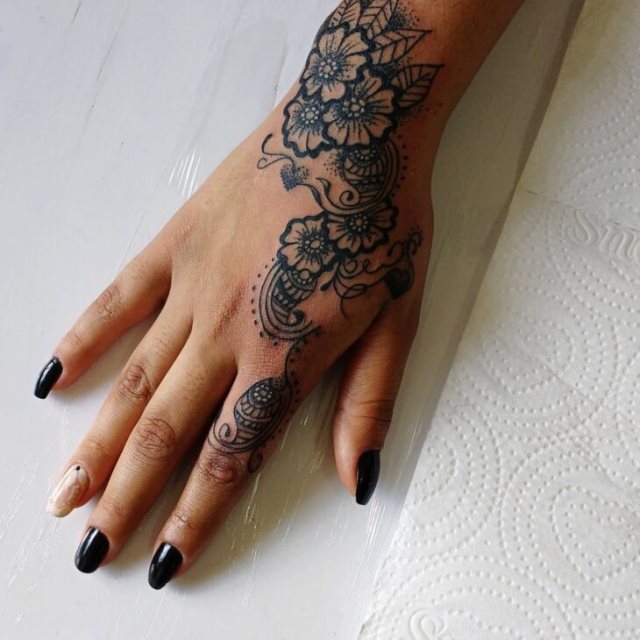 tattoo femenino hindu 40