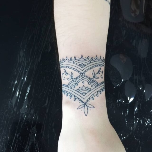 tattoo femenino hindu 41
