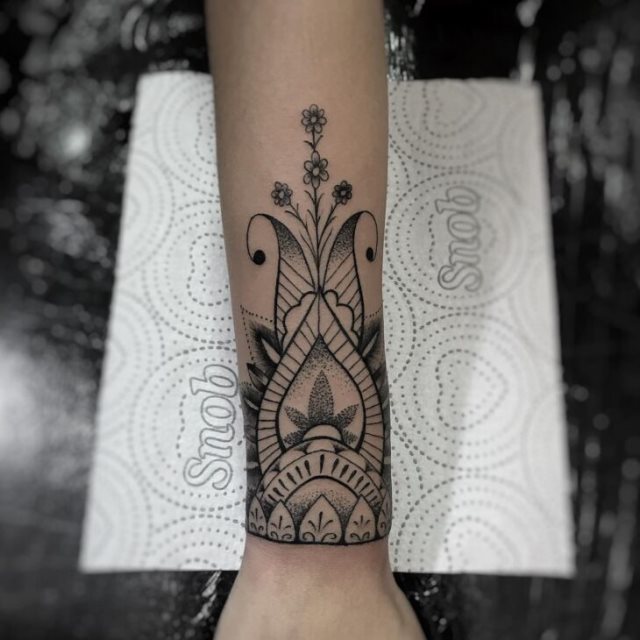 tattoo femenino hindu 43