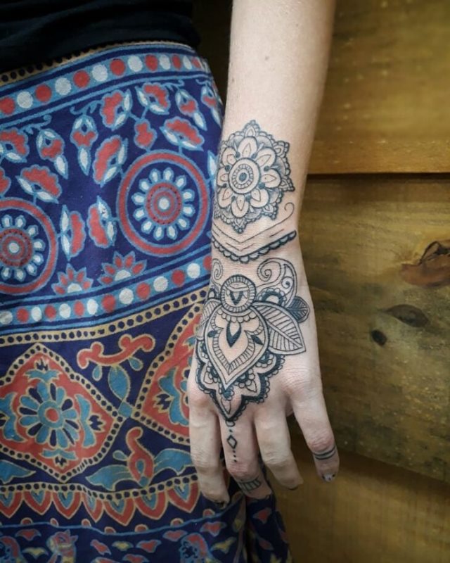 tattoo femenino hindu 44
