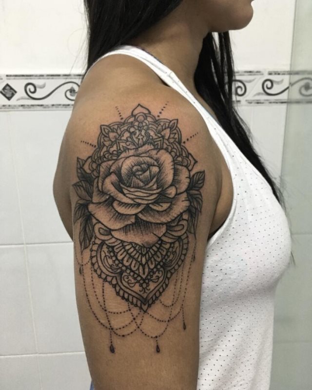 tattoo femenino hindu 48