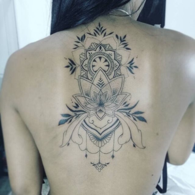 tattoo femenino hindu 55