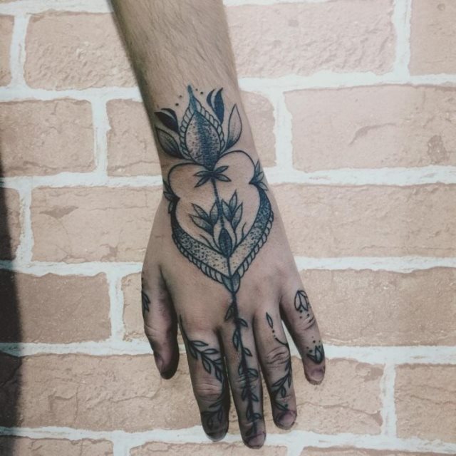 tattoo femenino hindu 57