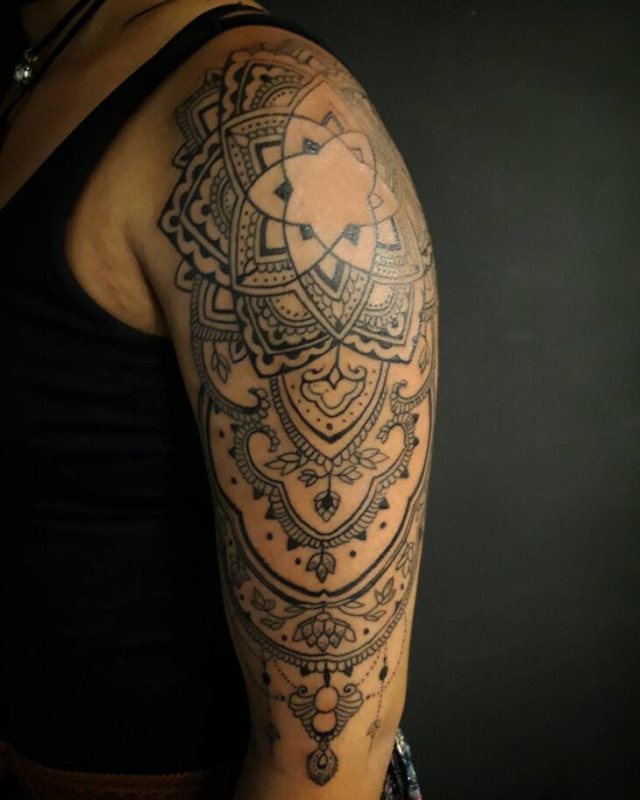 tattoo femenino hindu 58