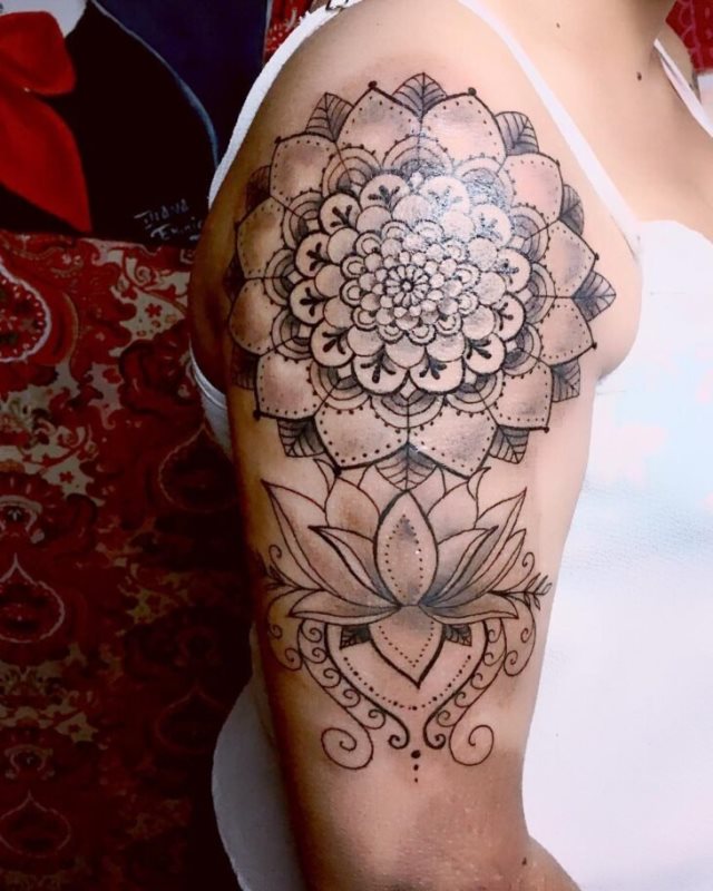 tattoo femenino hindu 60