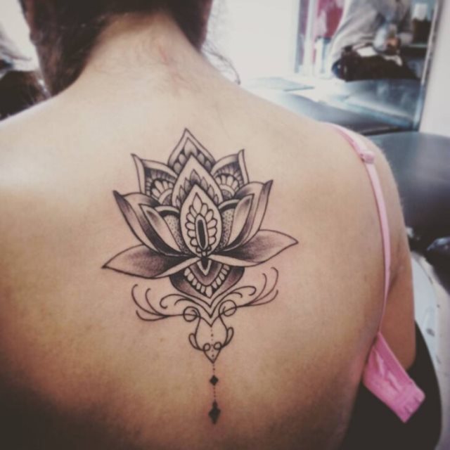tattoo femenino hindu 67