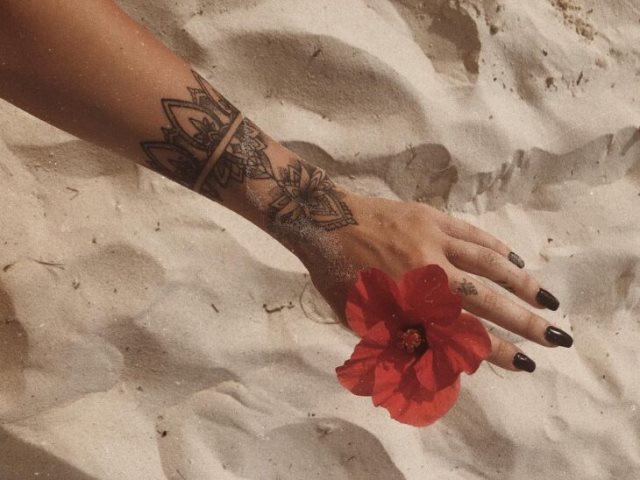 tattoo femenino hindu 72