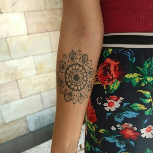 tattoo femenino hindu 73