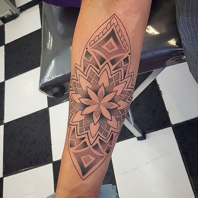 tattoo femenino hindu 74