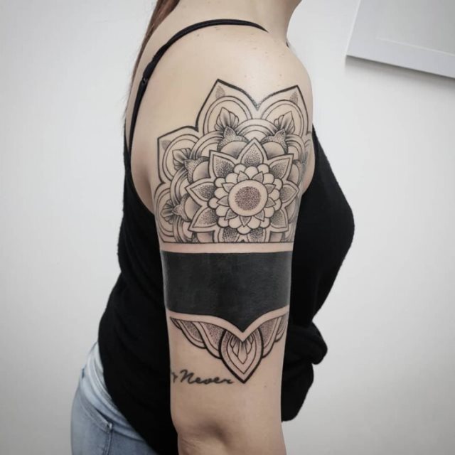 tattoo femenino hindu 75