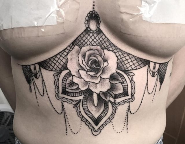 tattoo femenino hindu 80