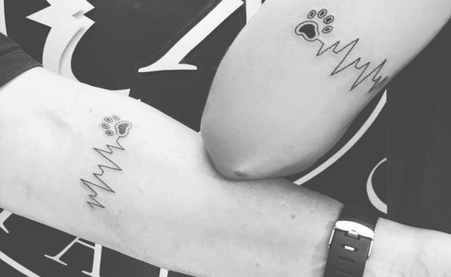 tattoo femenino huella pata de perro 28