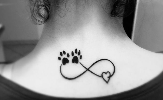 tattoo femenino huella pata de perro 46