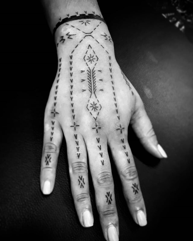 tattoo femenino indigenas 02