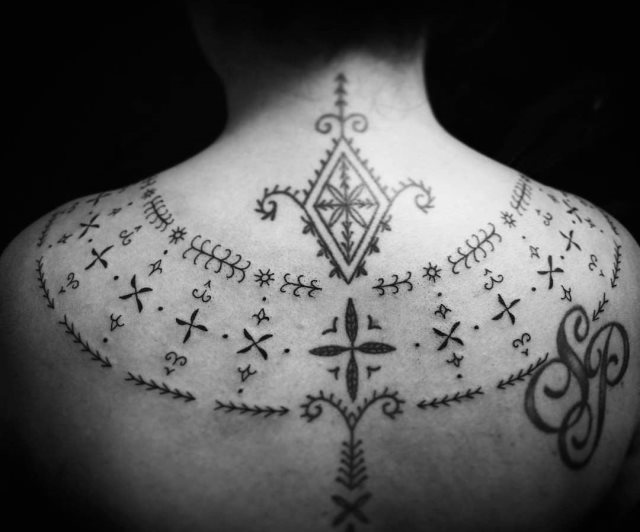 tattoo femenino indigenas 54