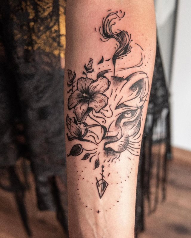 tattoo femenino leona 02