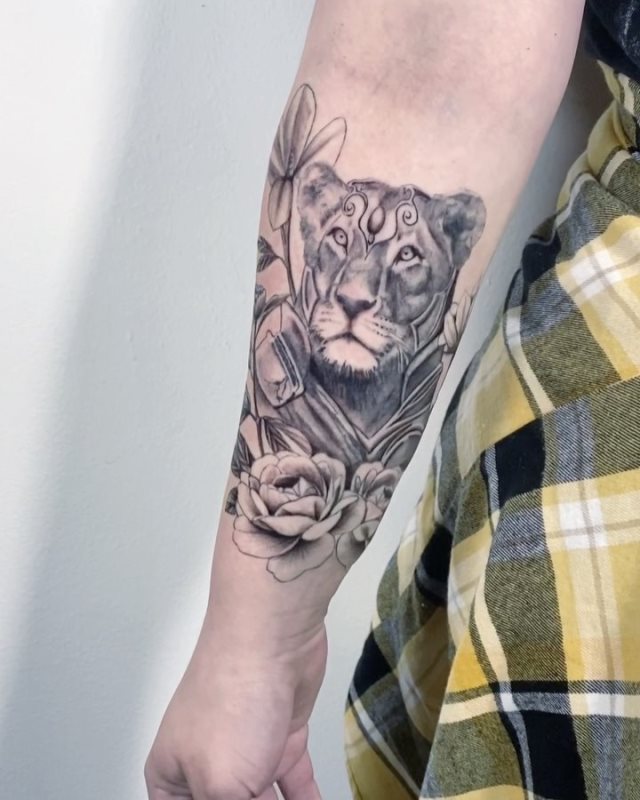 tattoo femenino leona 05