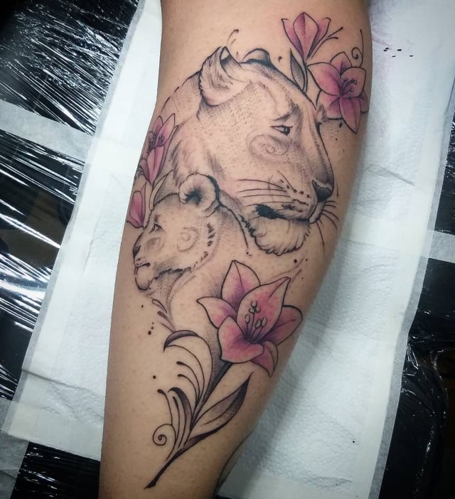 tattoo femenino leona 13