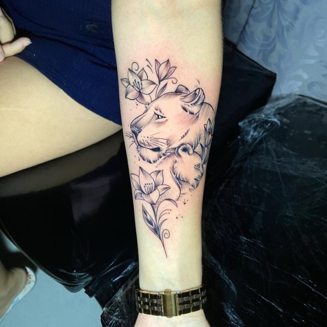 tattoo femenino leona 14