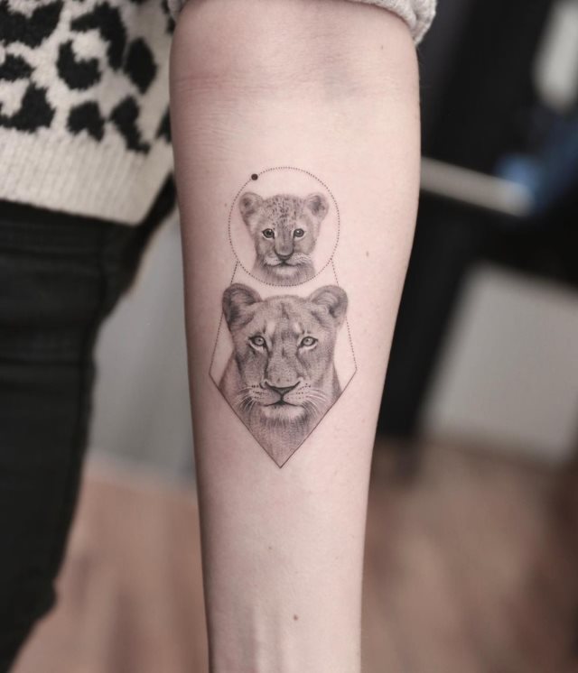 tattoo femenino leona 16