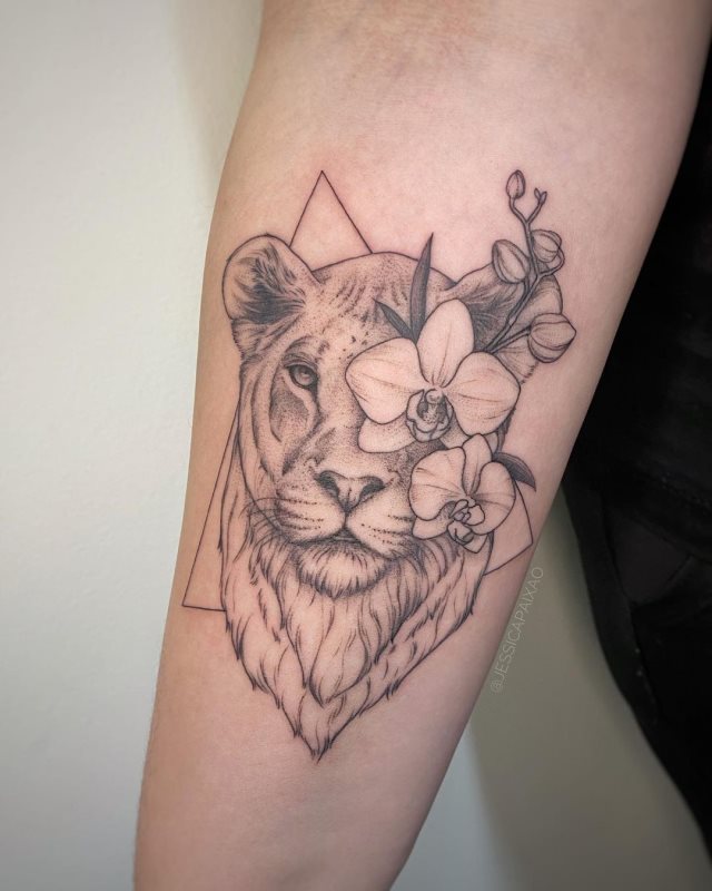 tattoo femenino leona 23