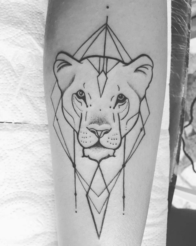 tattoo femenino leona 28