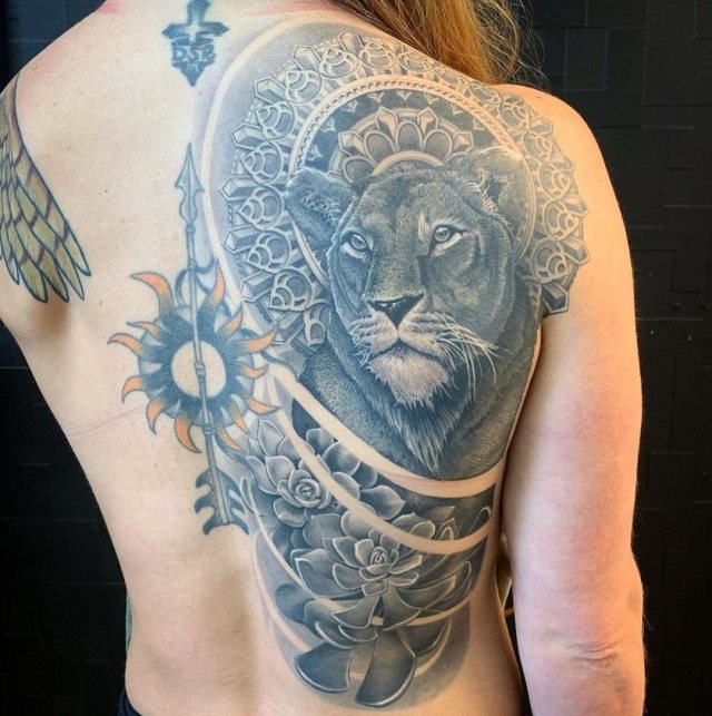 tattoo femenino leona 29