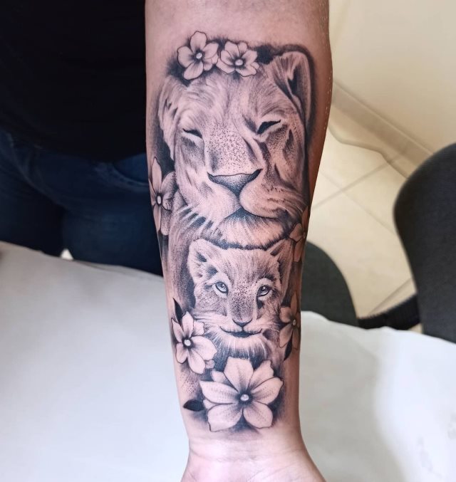 tattoo femenino leona 32