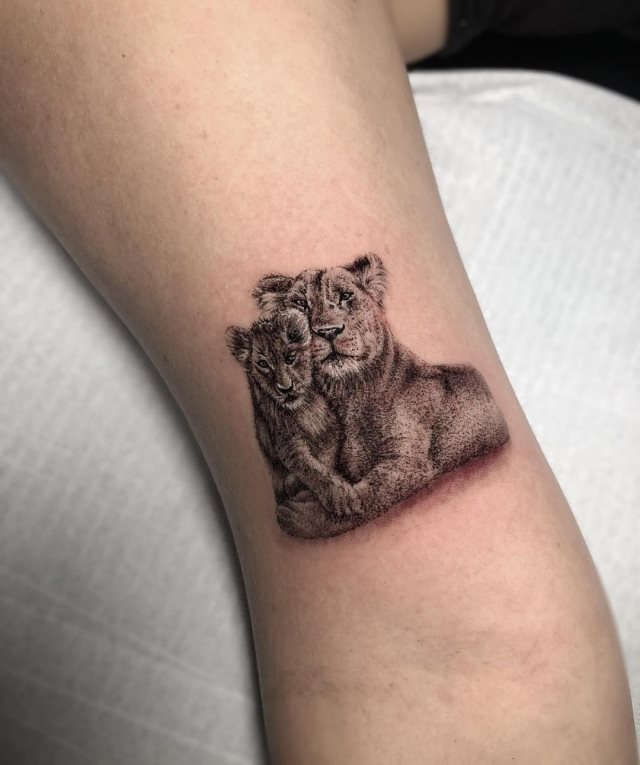 tattoo femenino leona 33