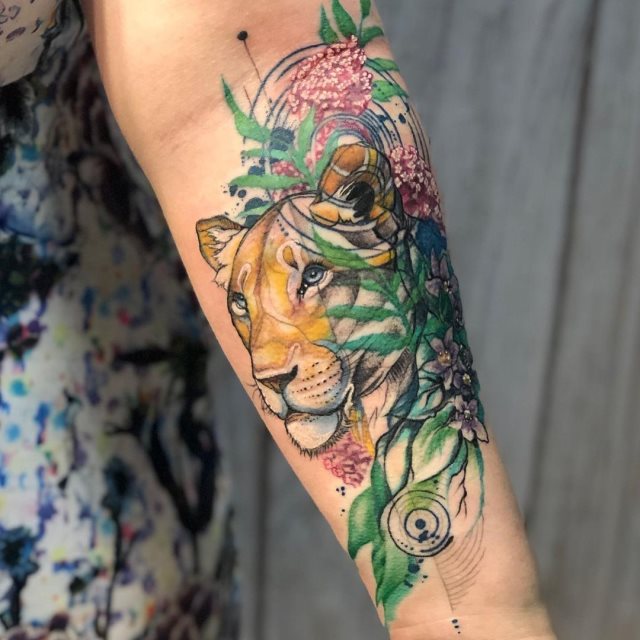 tattoo femenino leona 41