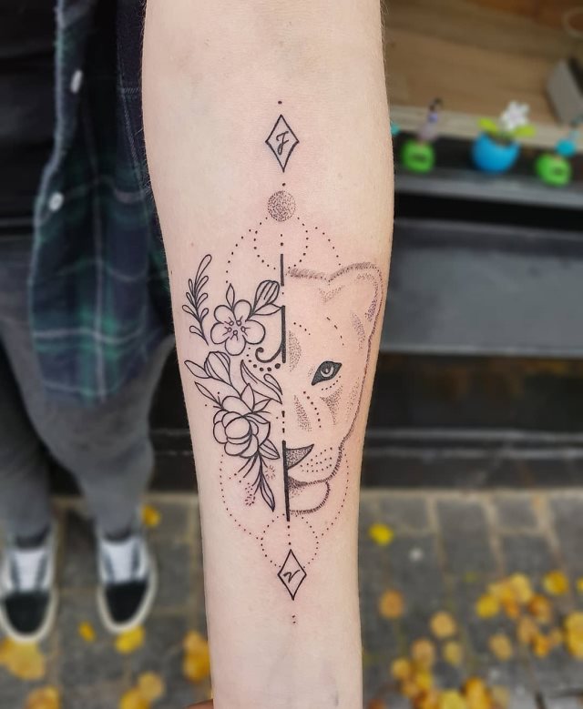 tattoo femenino leona 44